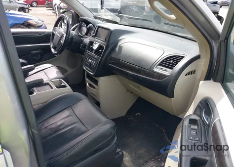 2013 Chrysler Town & Country Touring z USA, uszkodzony, nr VIN 2C4RC1BGXDR665255